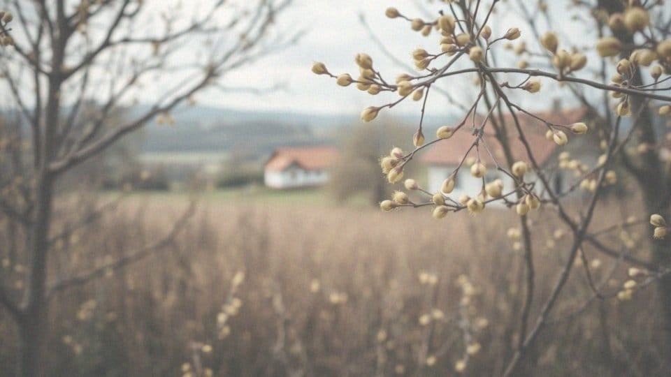 Co wywołuje pylenie w marcu?