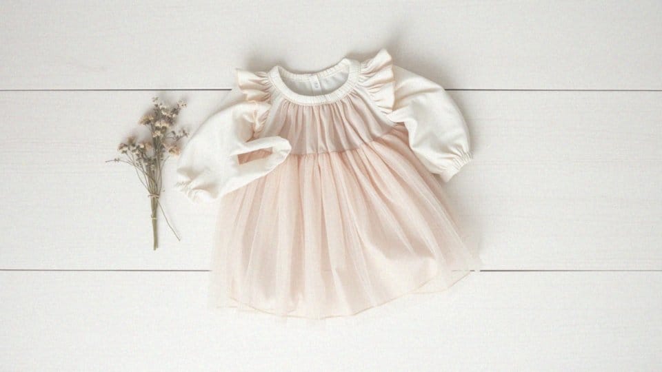 Komplet spódnica tiulowa i bluzka – elegancja na każdą okazję